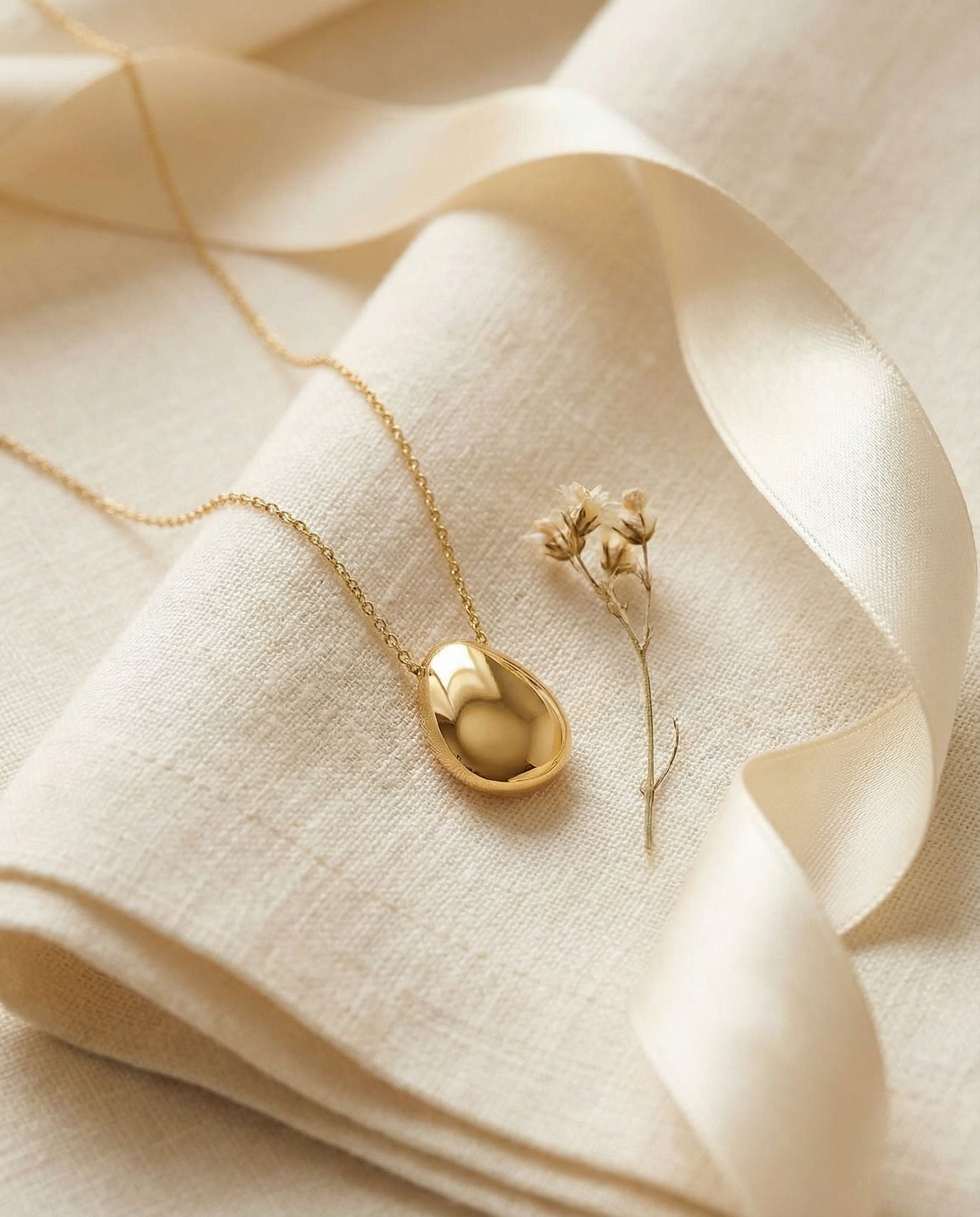 Isabella Pendant Necklace