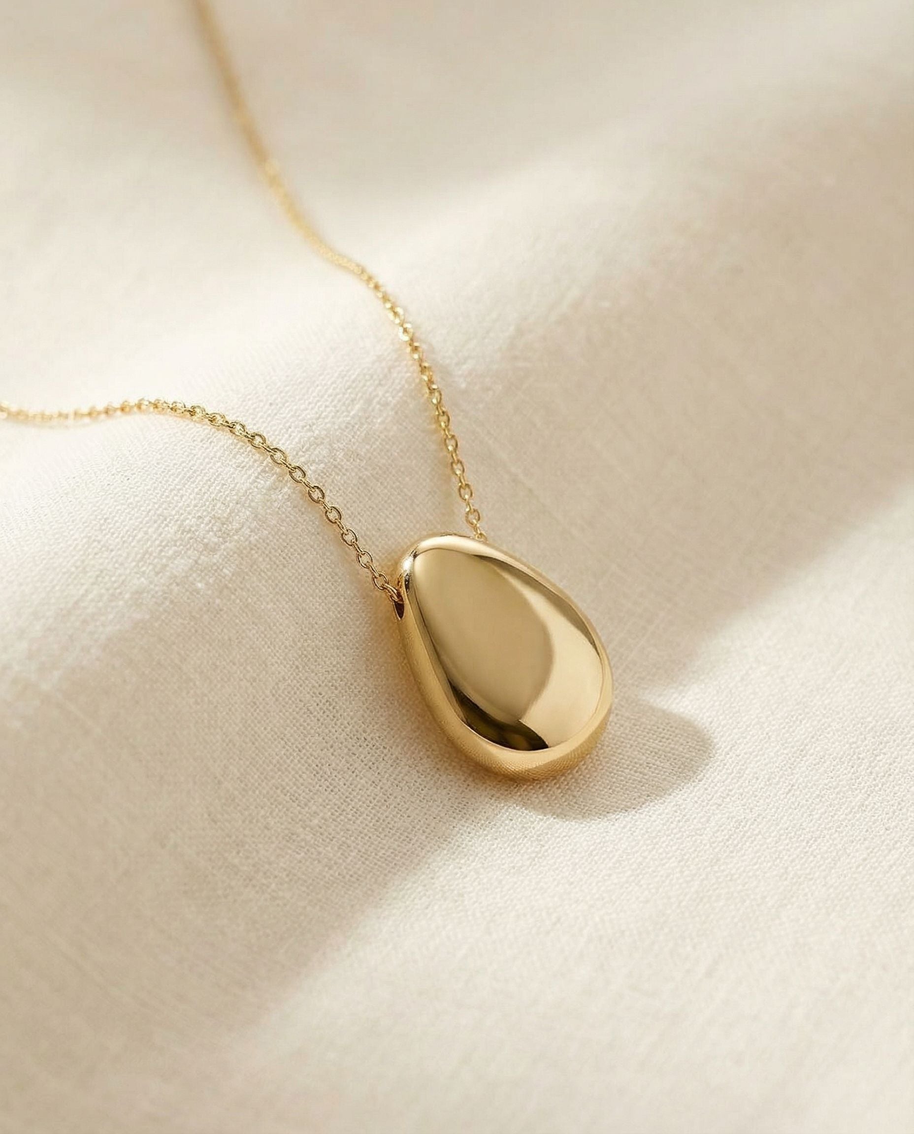 Isabella Pendant Necklace