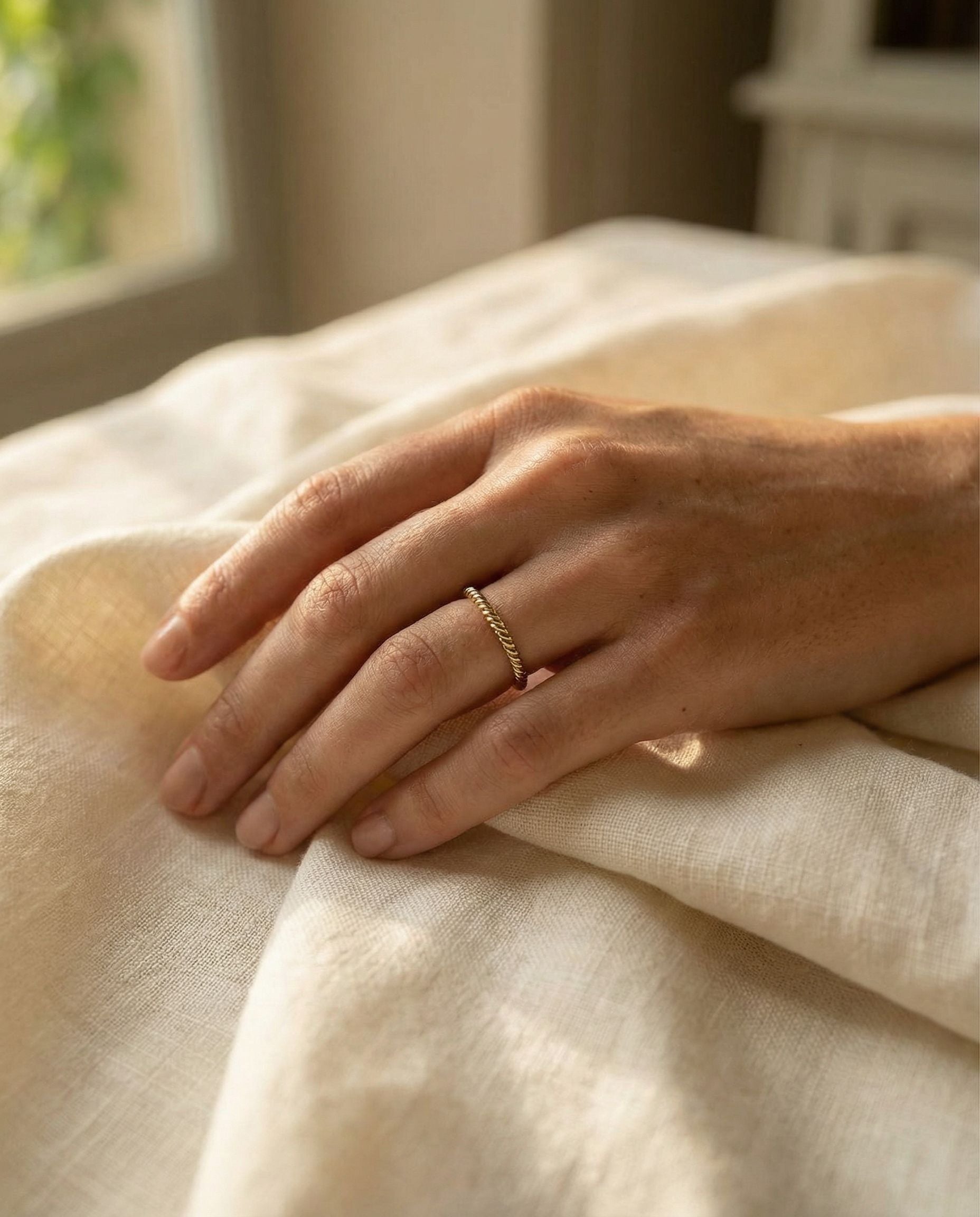 Stella Twist Ring