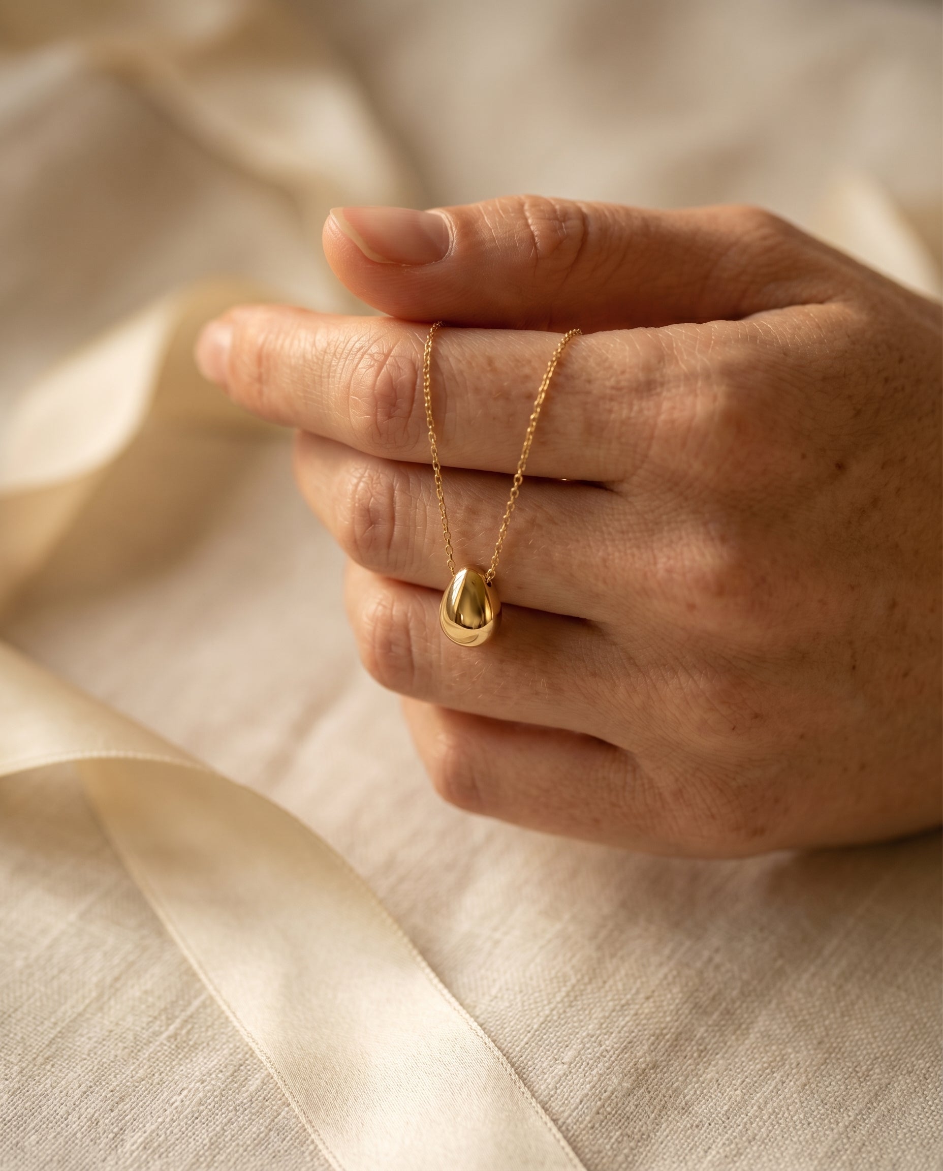 Isabella Pendant Necklace